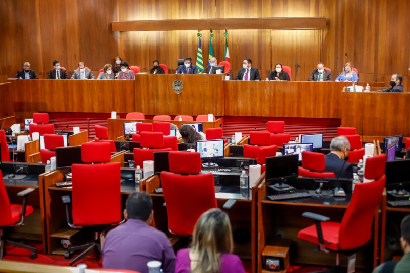 Deputados discutem o orçamento 2021